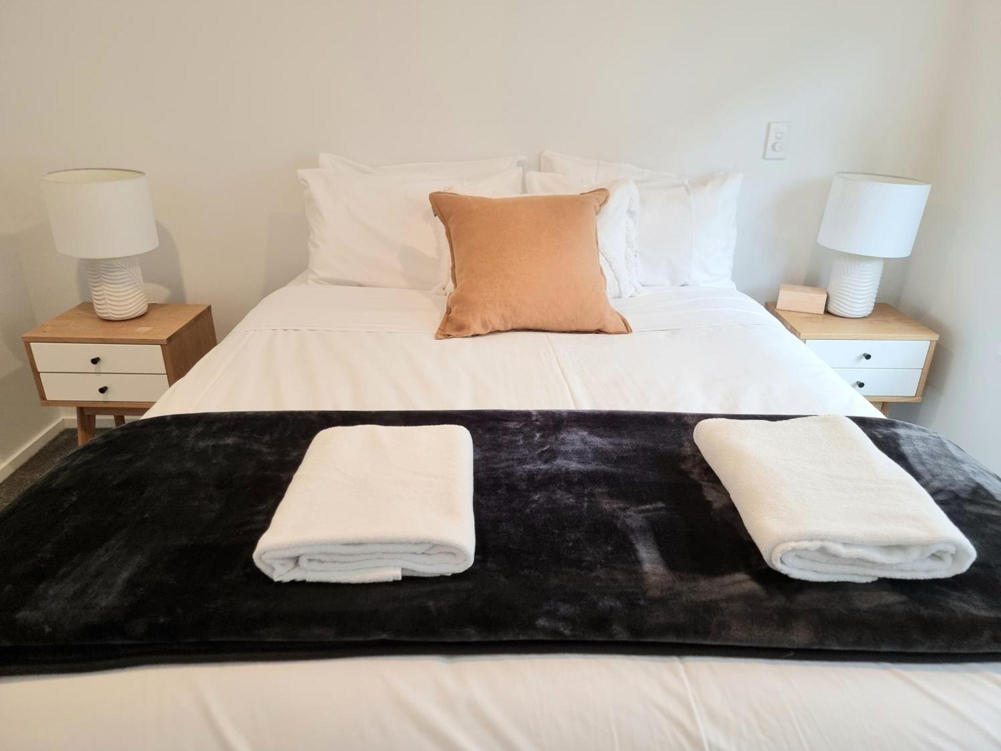 Central 2Brm 2Bth Townhouse Free Carpark Крайстчърч Екстериор снимка